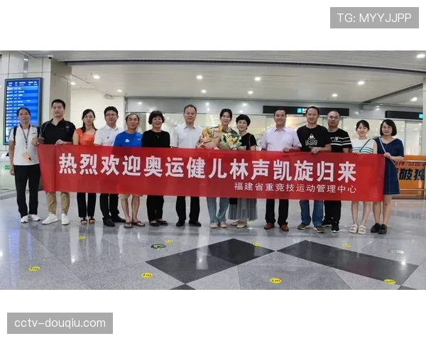 内蒙古男曲荣归故里,莫旗民众热烈欢迎冠军回家 内蒙古男曲荣归故里,莫旗民众热烈欢迎冠军回家