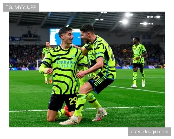 布莱顿对阵富勒姆现场：阿亚里内切爆射破门，客场球迷沸腾